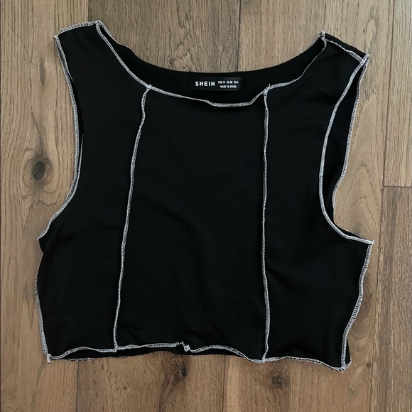 BLACK & WHITE CONTRAST STITCHED CROP TOP - Picture 2 of 4